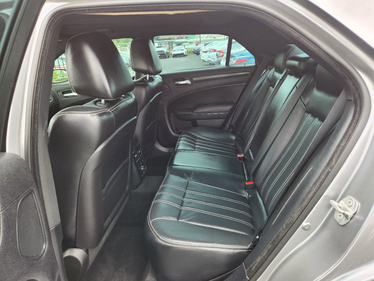 Used 2014 Chrysler 300 S w/ Luxury Group RWD image 10