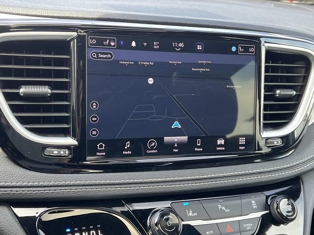 Used 2023 Chrysler Pacifica Limited w/ Uconnect Theater Family Group FWD image 26