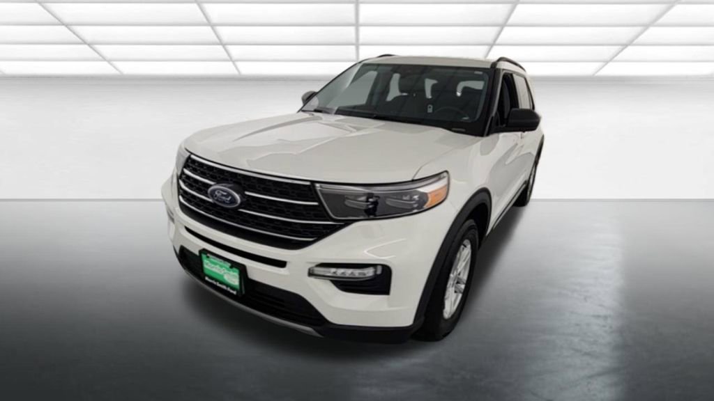 Used 2023 Ford Explorer XLT w/ Equipment Group 202A AWD/4WD image 2