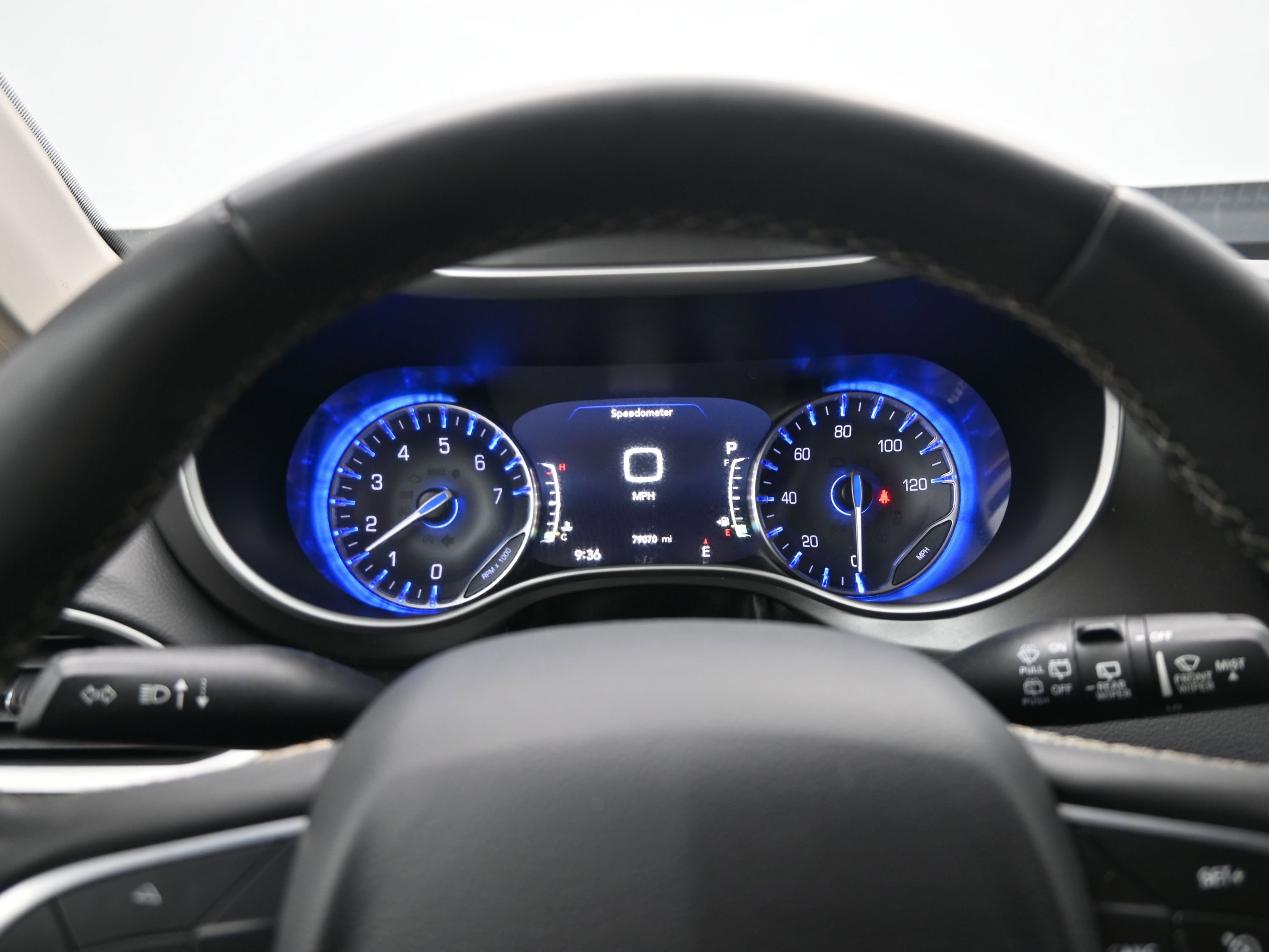 Used 2023 Chrysler Pacifica Touring-L image 11