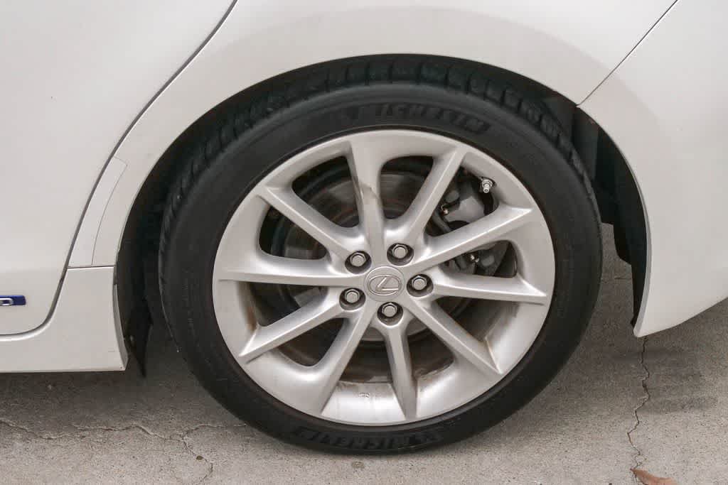 Used 2013 Lexus CT 200h w/ Premium Pkg w/Navigation FWD image 6