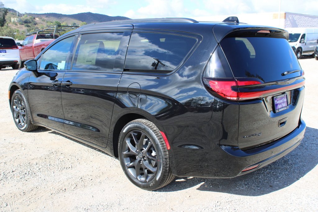New 2026 Chrysler Pacifica Select w/ S Appearance Package image 6