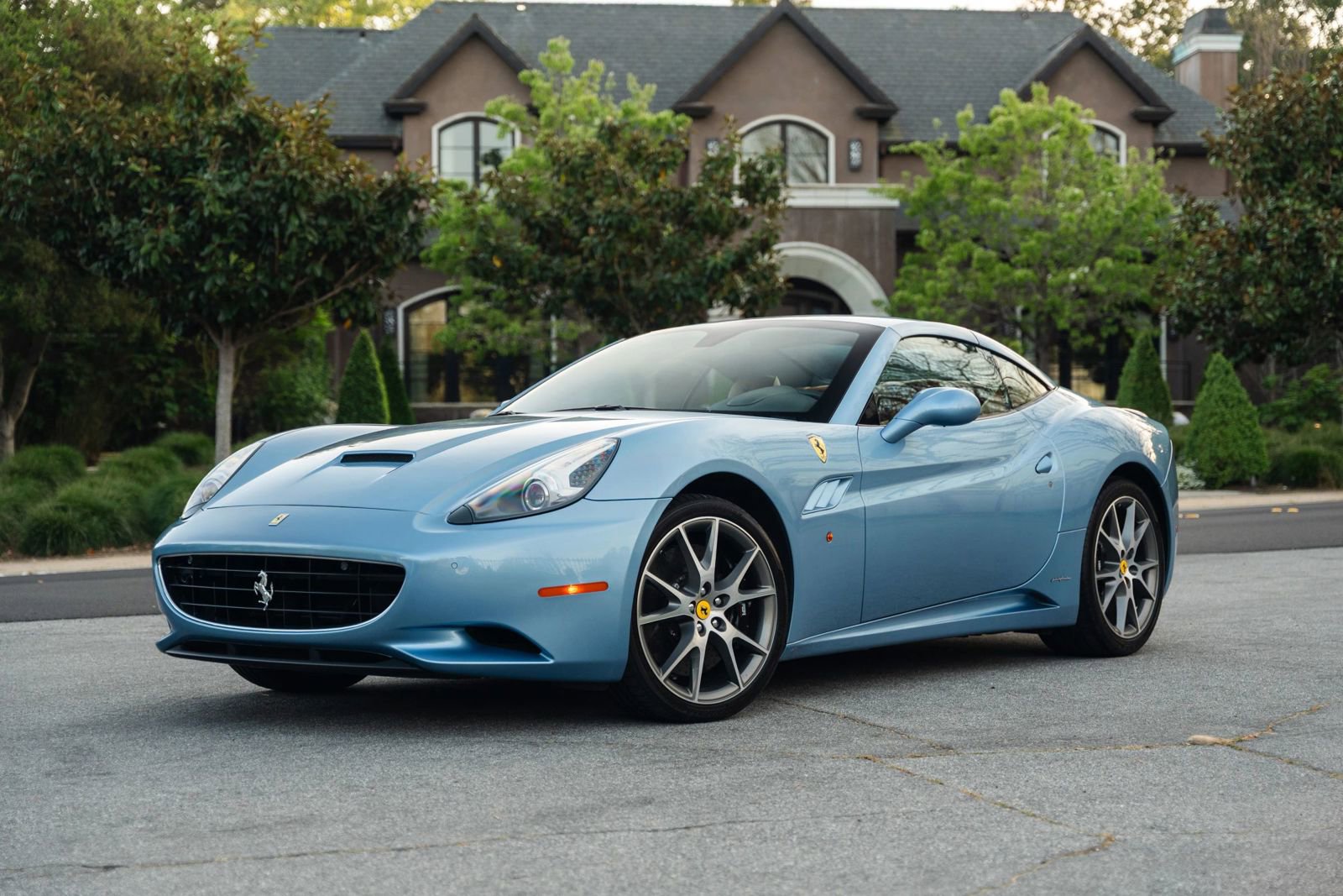 Used 2010 Ferrari California RWD image 24