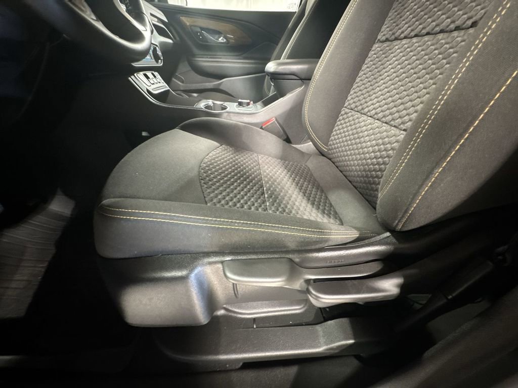 Used 2021 GMC Terrain SLE w/ Elevation Edition image 18