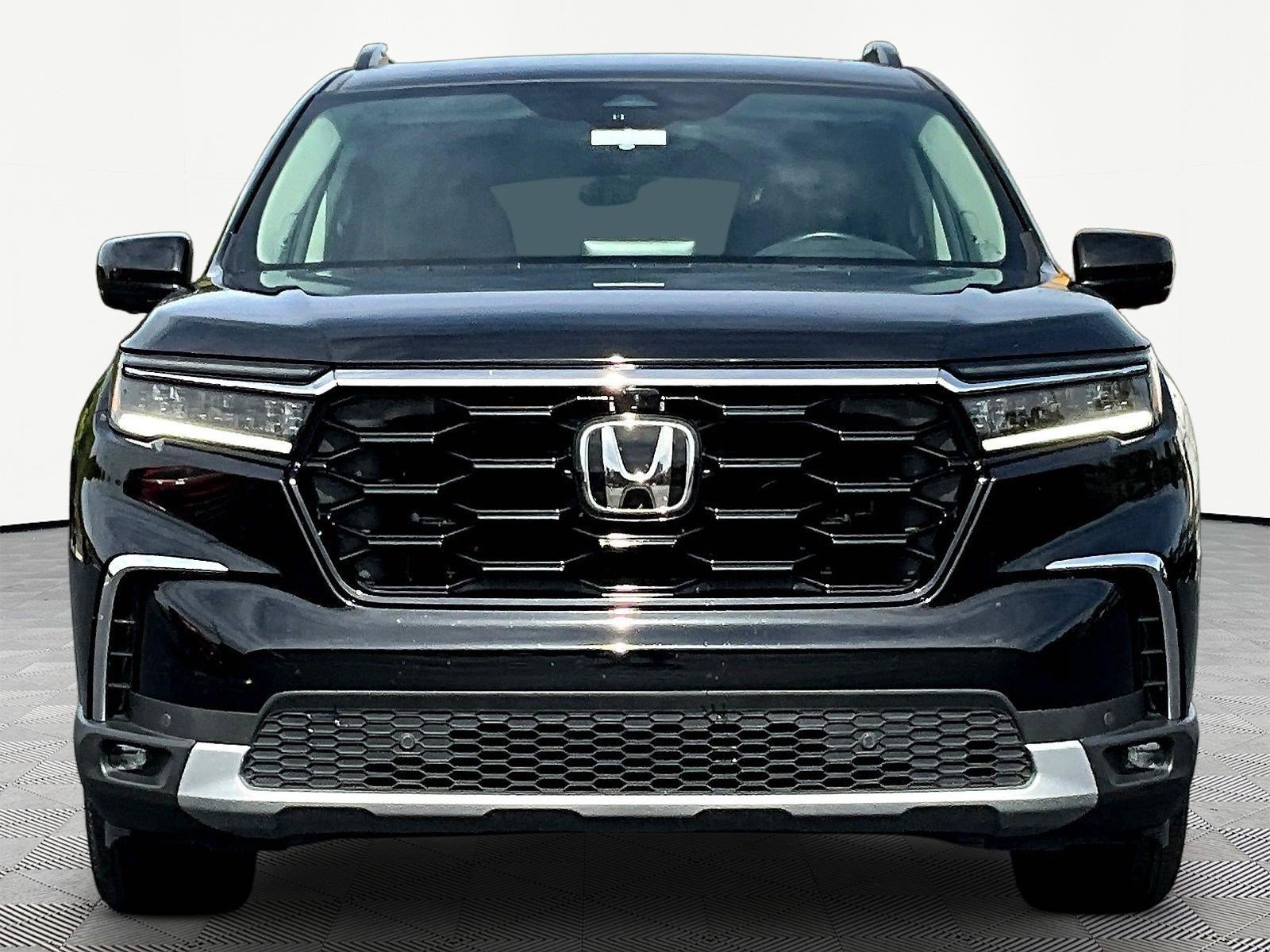Used 2025 Honda Pilot Elite image 2