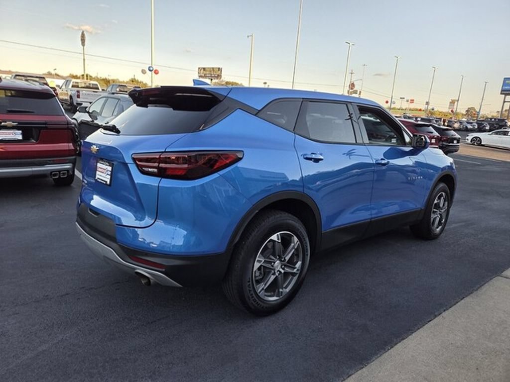 Used 2026 Chevrolet Blazer LT FWD image 5