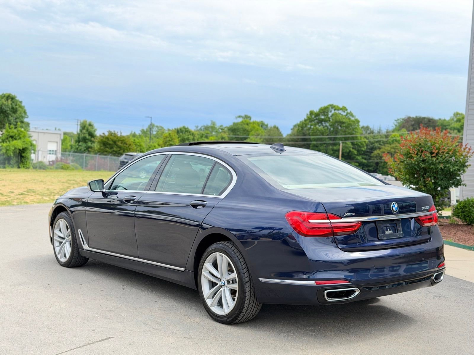 Used 2016 BMW 750i xDrive AWD/4WD image 10