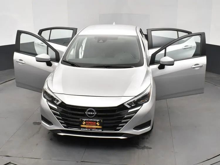 Used 2025 Nissan Versa SV FWD image 10