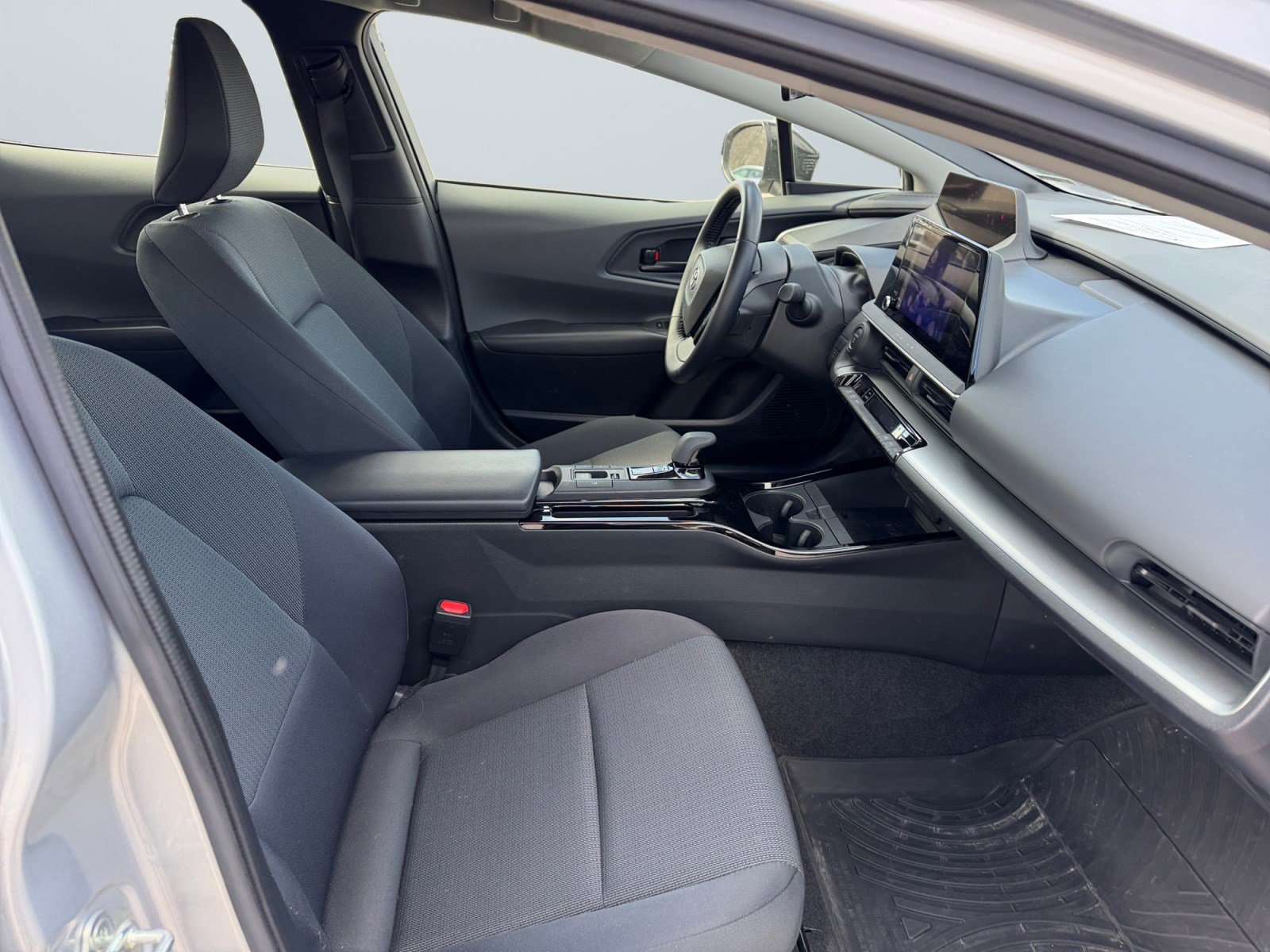 Used 2023 Toyota Prius LE image 18