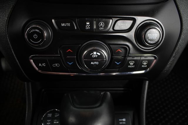 Used 2021 Jeep Cherokee Trailhawk AWD/4WD image 6