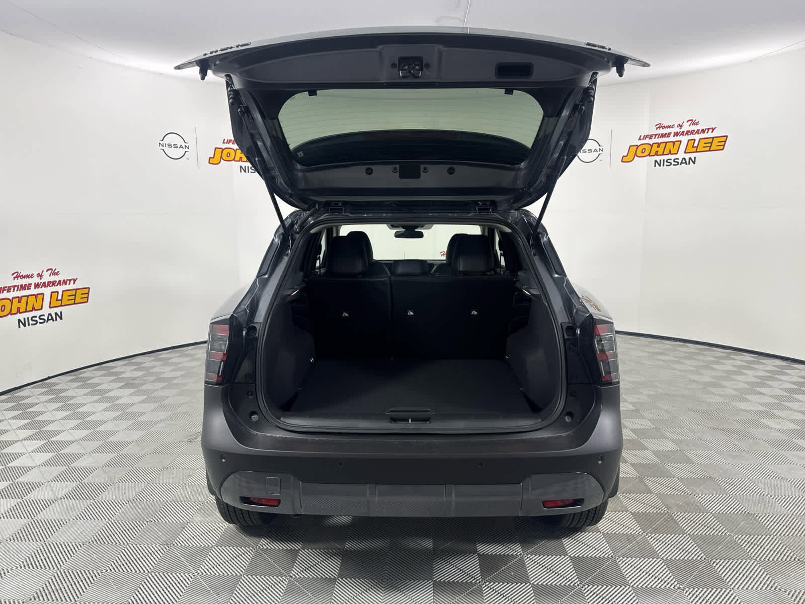 New 2026 Nissan Kicks SR image 5