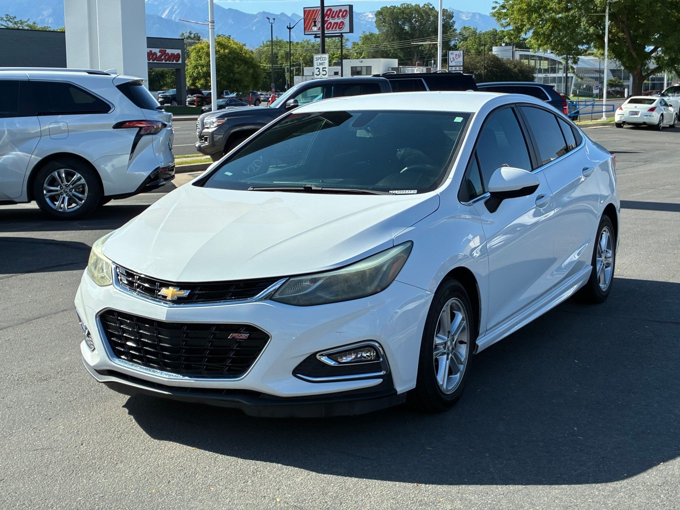 Used 2018 Chevrolet Cruze LT w/ Convenience Package FWD image 10