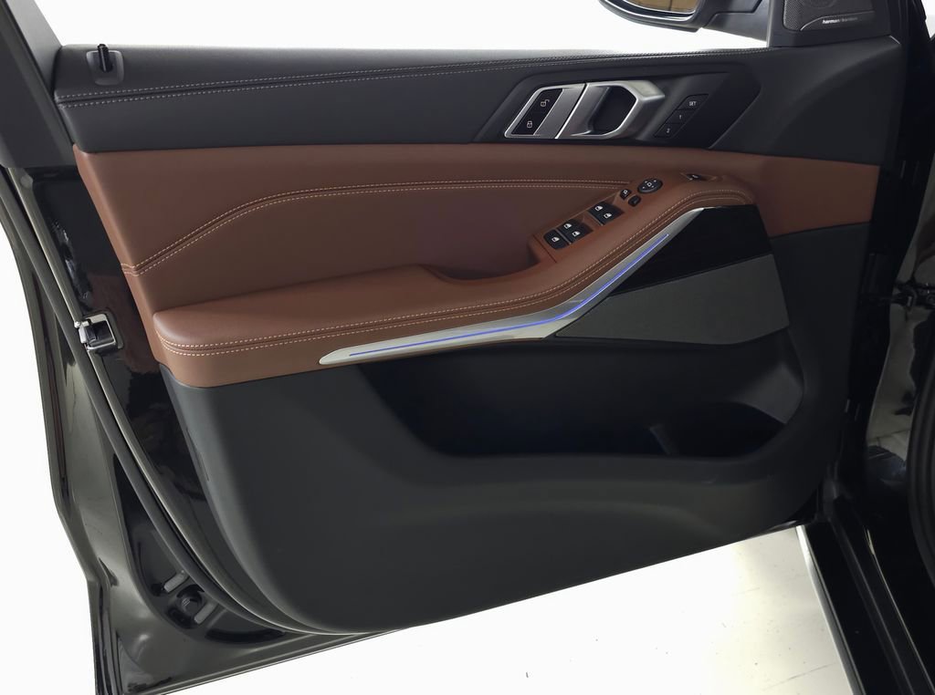 Used 2024 BMW X5 xDrive40i w/ Premium Package image 12