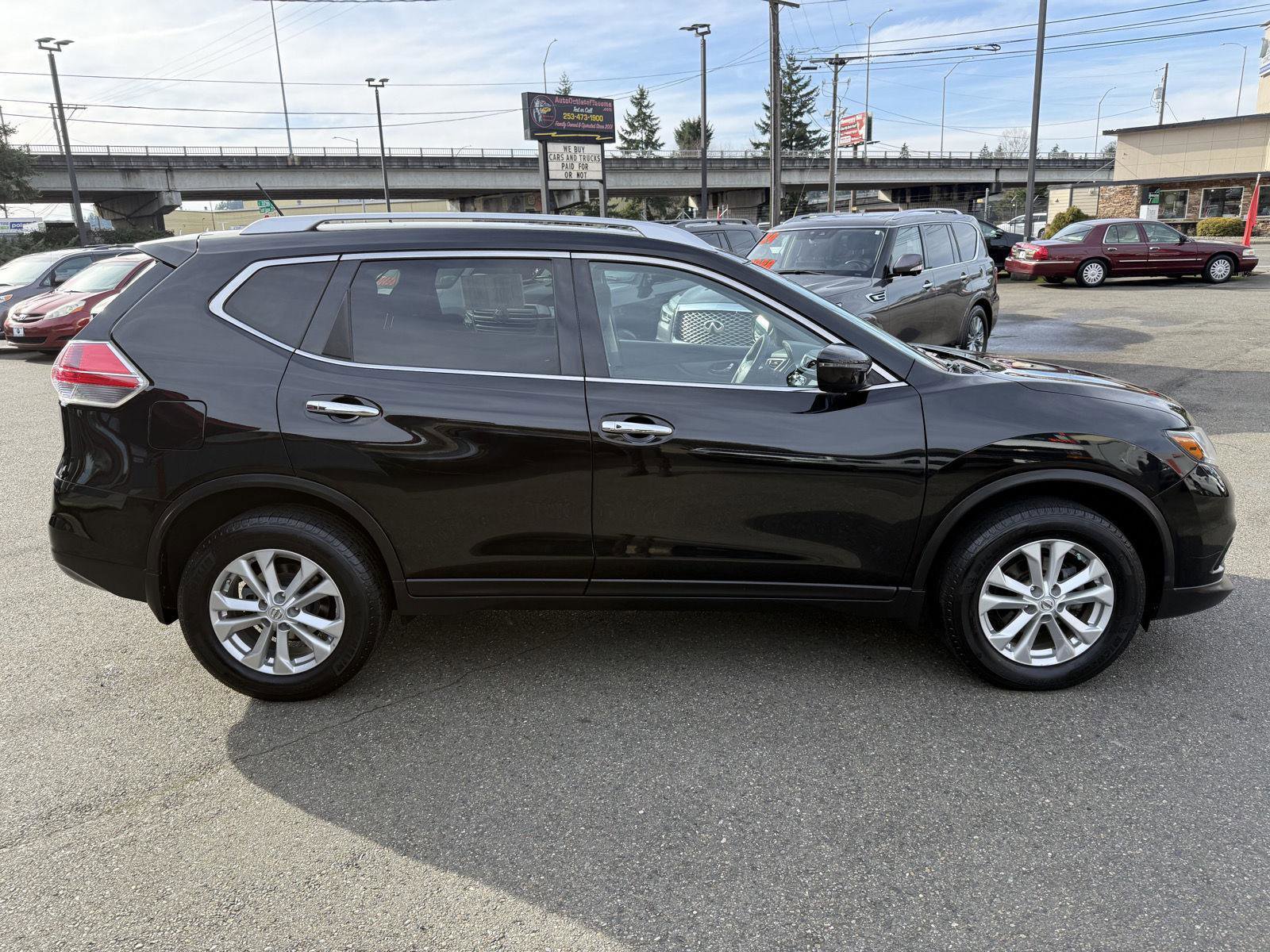 Used 2016 Nissan Rogue SV image 4