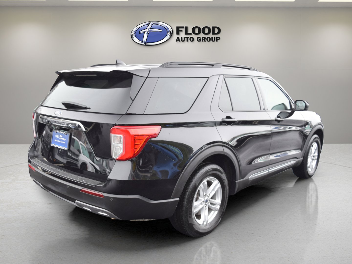 Used 2020 Ford Explorer XLT w/ Equipment Group 202A image 4