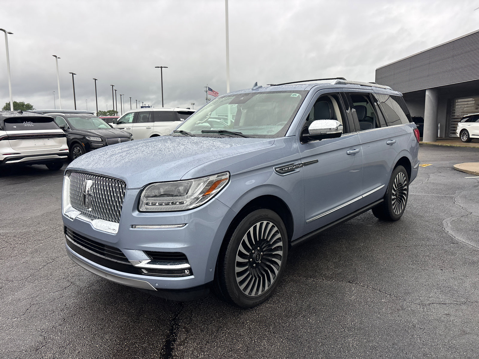 Used 2021 Lincoln Navigator Black Label w/ Cargo Convenience Package AWD/4WD image 3