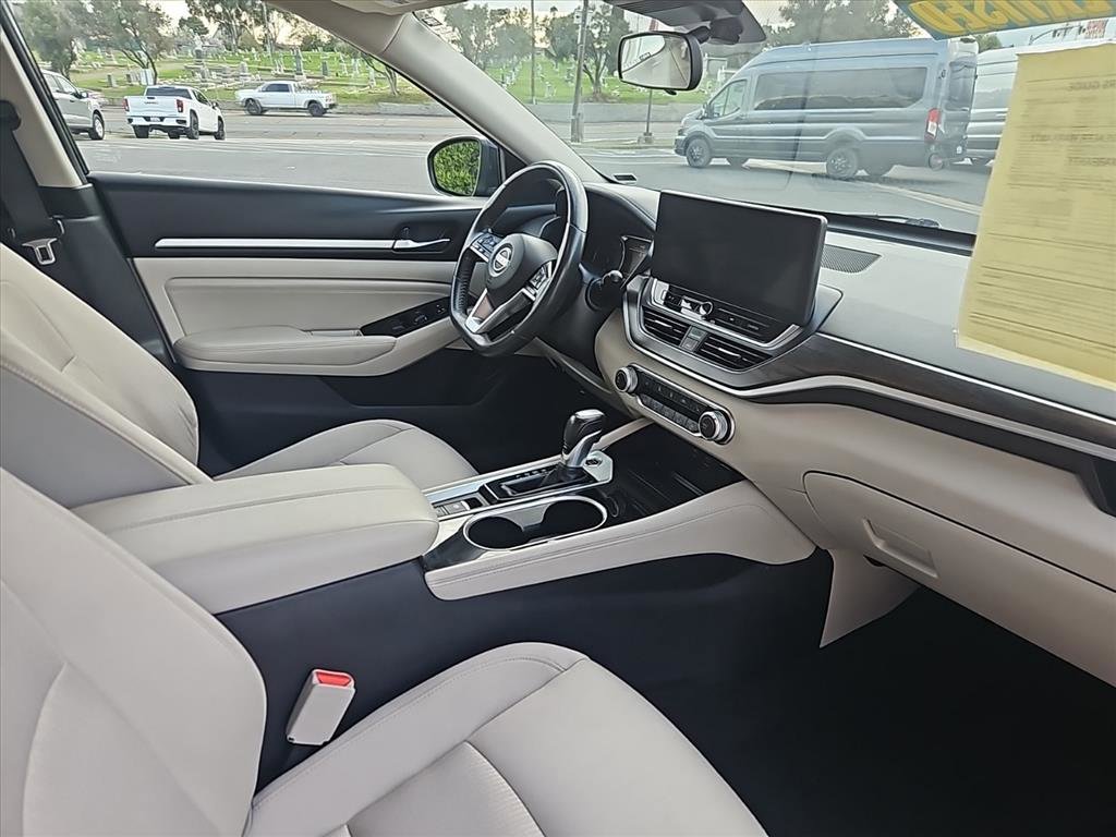 Used 2023 Nissan Altima 2.5 SV w/ SV Premium Package image 7