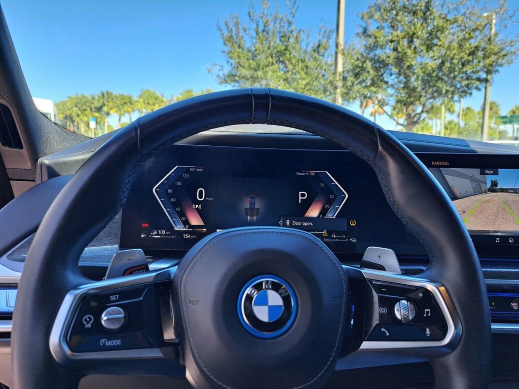 Used 2024 BMW 750e xDrive image 25