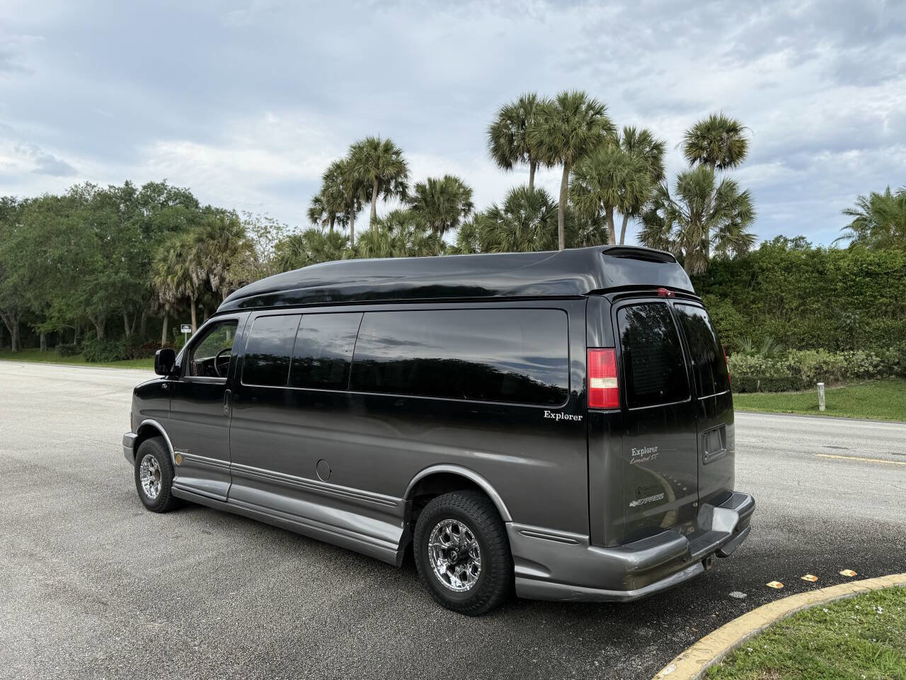 Used 2007 Chevrolet Express 2500 Extended w/ Preferred Equipment Group RWD image 3