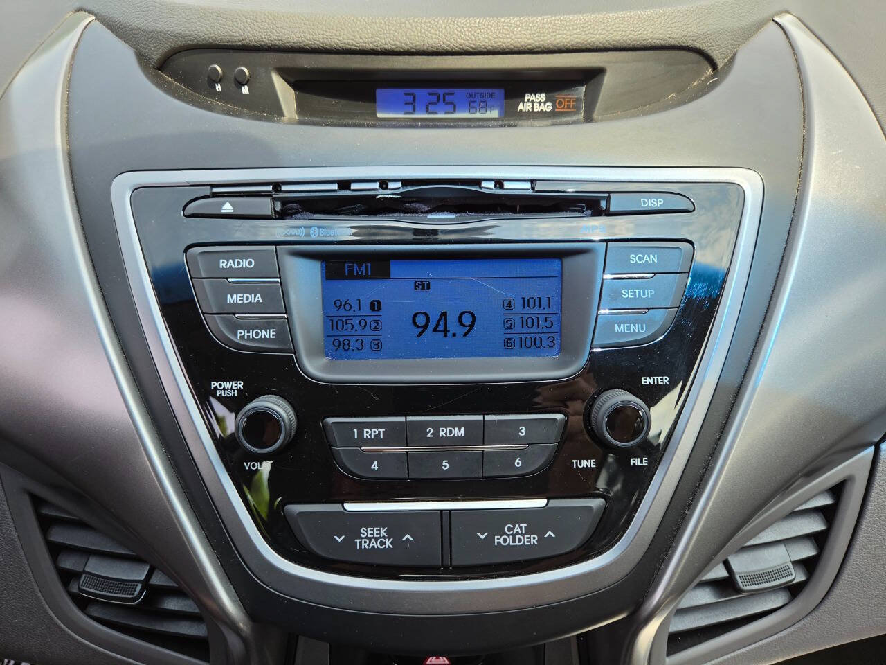 Used 2013 Hyundai Elantra GLS w/ Preferred Pkg FWD image 16