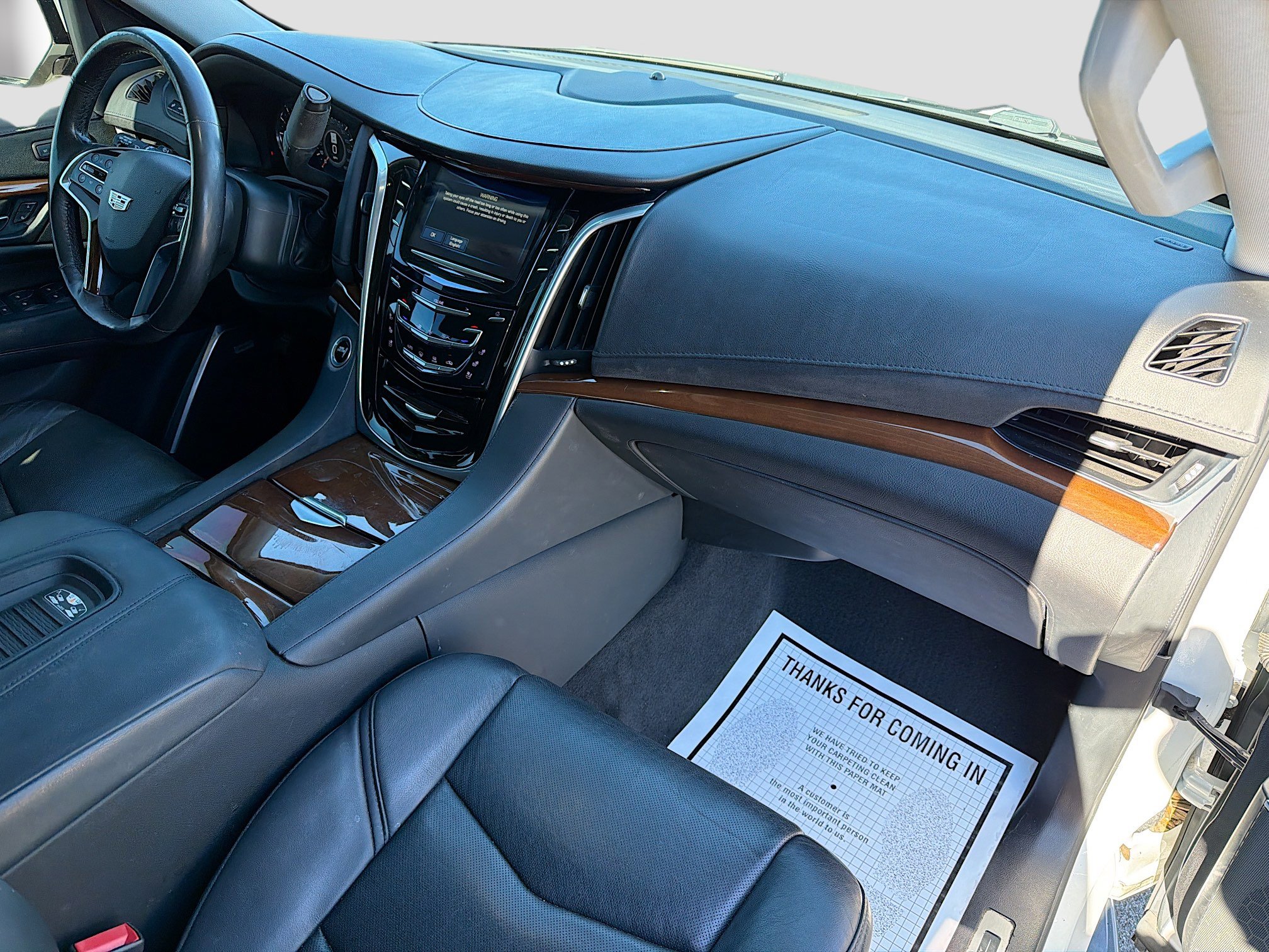 Used 2020 Cadillac Escalade Luxury image 14