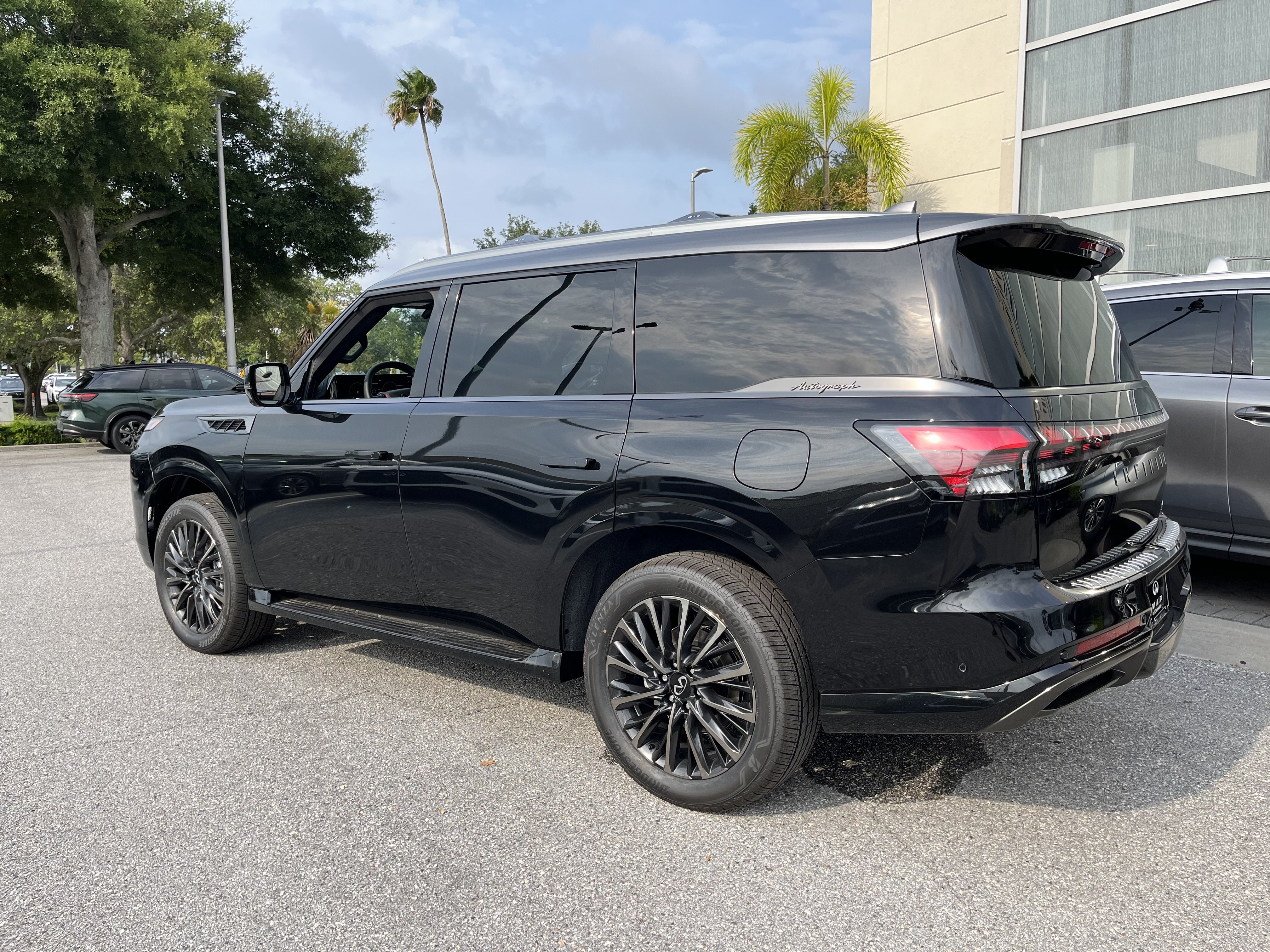 New 2027 INFINITI QX80 Autograph AWD/4WD image 3