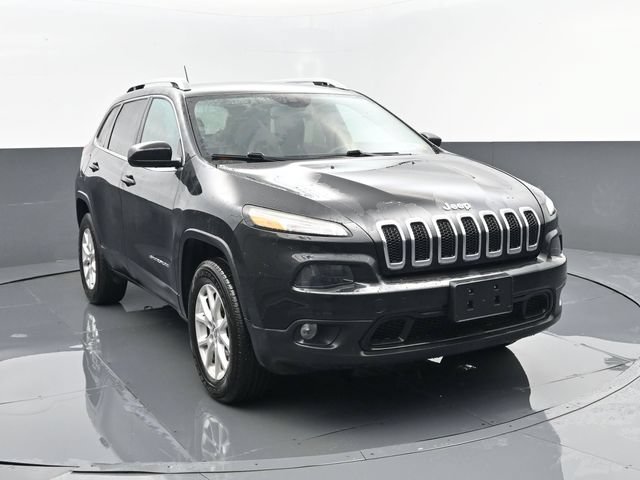 Used 2016 Jeep Cherokee Latitude w/ Cold Weather Group AWD/4WD image 3