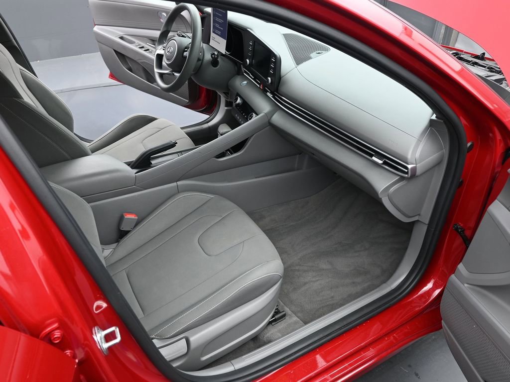 Certified 2022 Hyundai Elantra SEL image 16