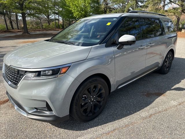 Used 2023 Kia Carnival SX image 1