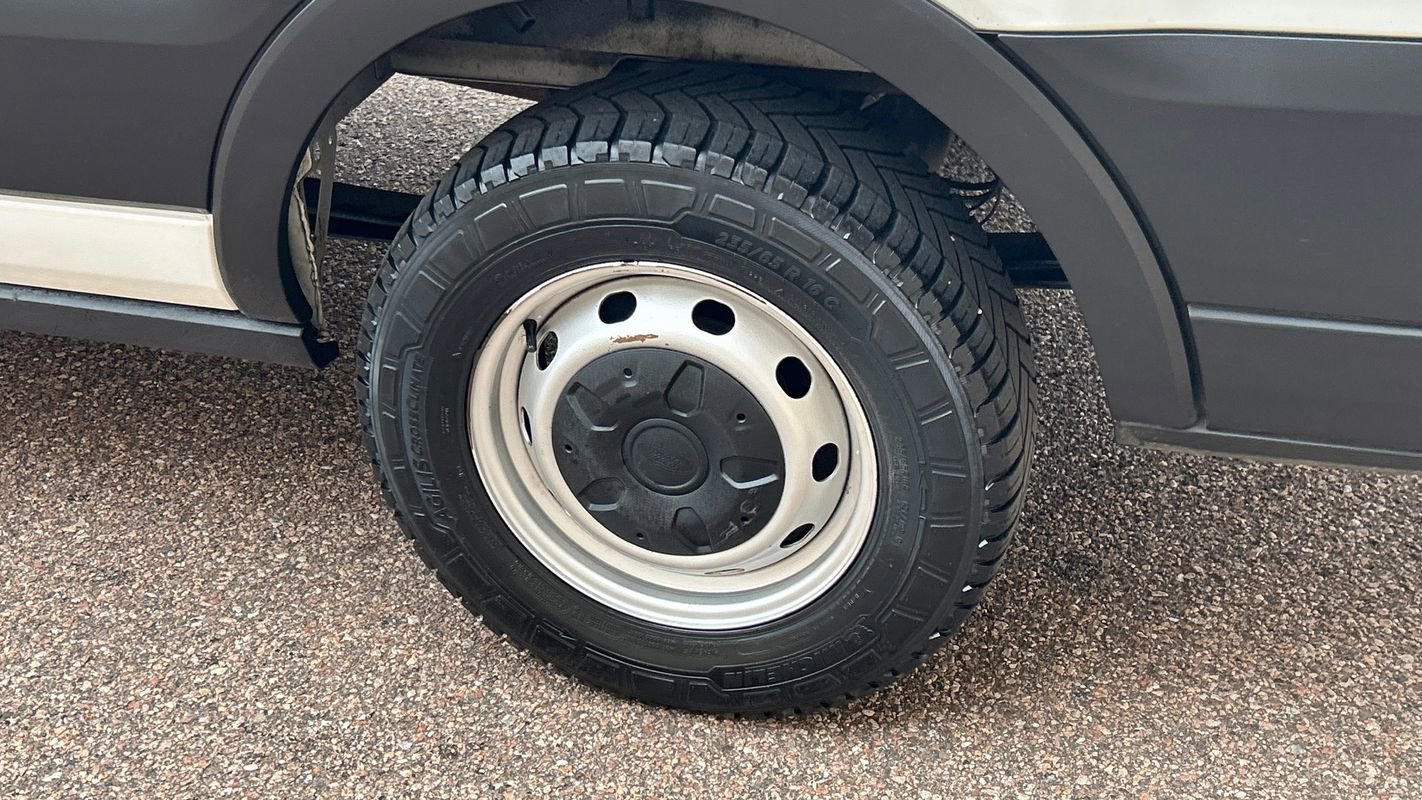 Used 2019 Ford Transit 250 148 Low Roof RWD image 15