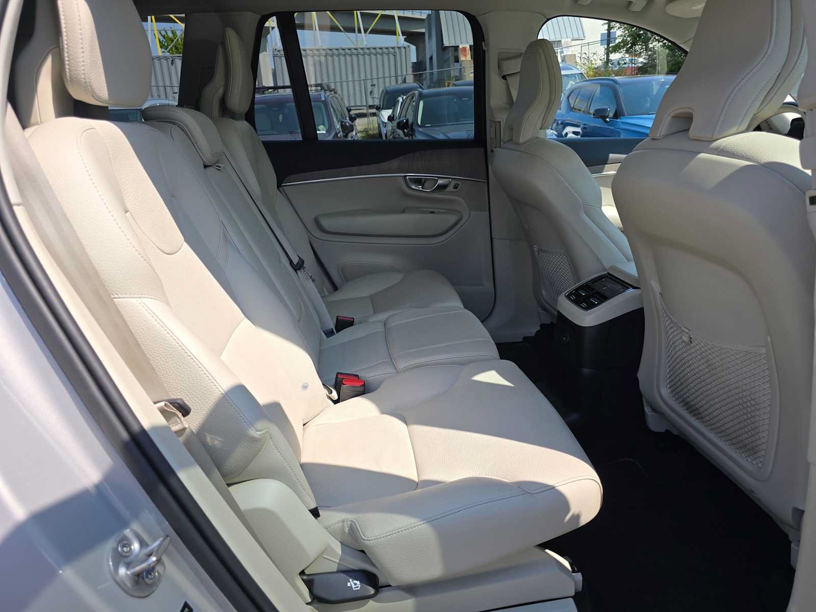 Certified 2023 Volvo XC90 T8 Plus AWD/4WD image 13