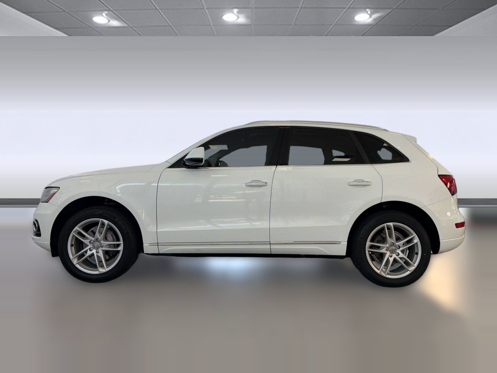 Used 2017 Audi Q5 2.0T Premium Plus w/ Technology Package AWD/4WD image 2