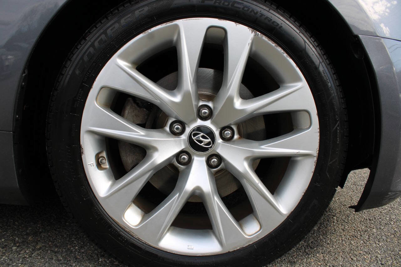 Used 2015 Hyundai Genesis 3.8 RWD image 22