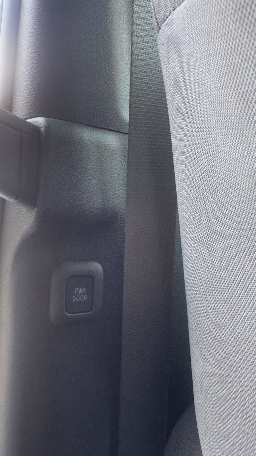 Used 2026 Toyota Sienna LE FWD image 25