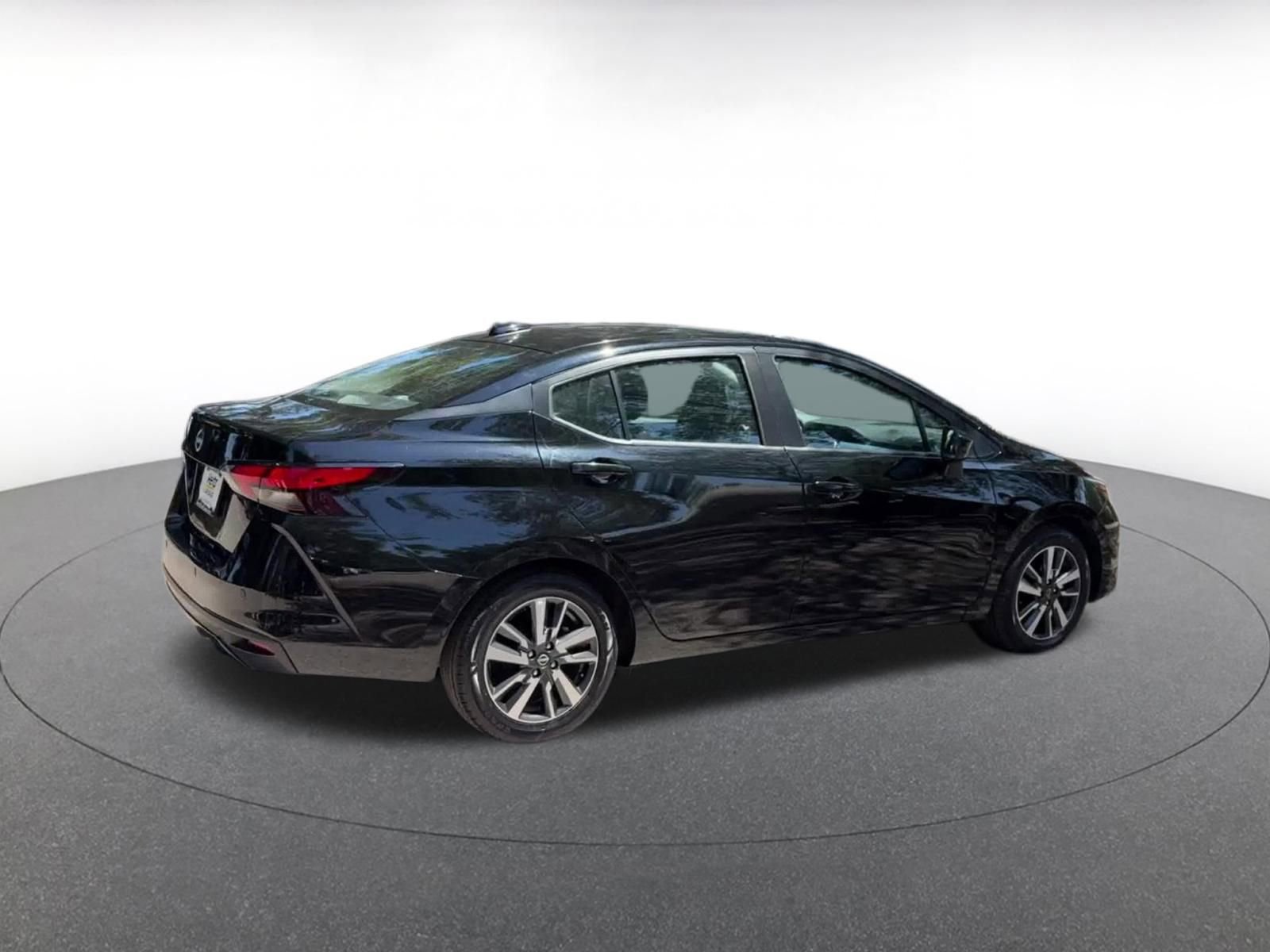 Used 2025 Nissan Versa SV FWD image 15