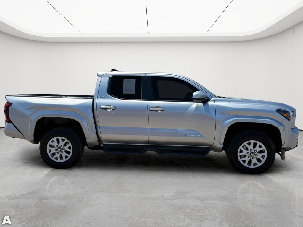 Used 2024 Toyota Tacoma SR5 AWD/4WD image 8