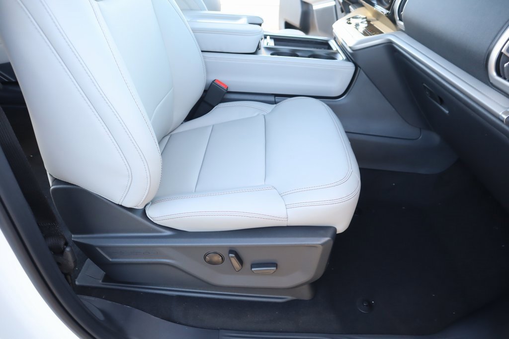 New 2025 Ford Expedition Active image 15