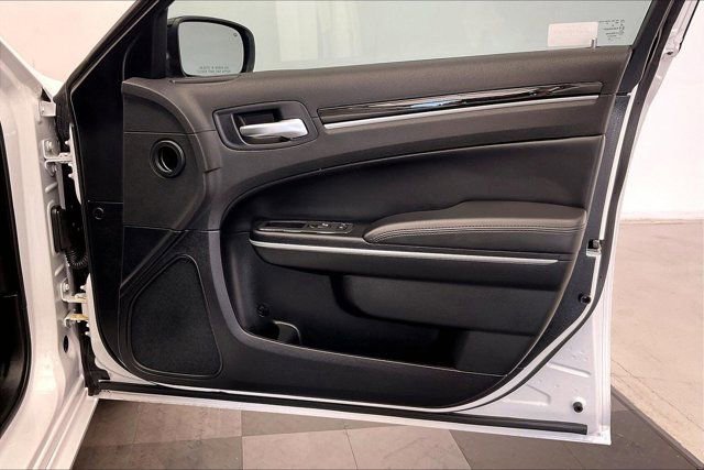 Used 2023 Chrysler 300 Touring w/ Sport Appearance Package RWD image 26