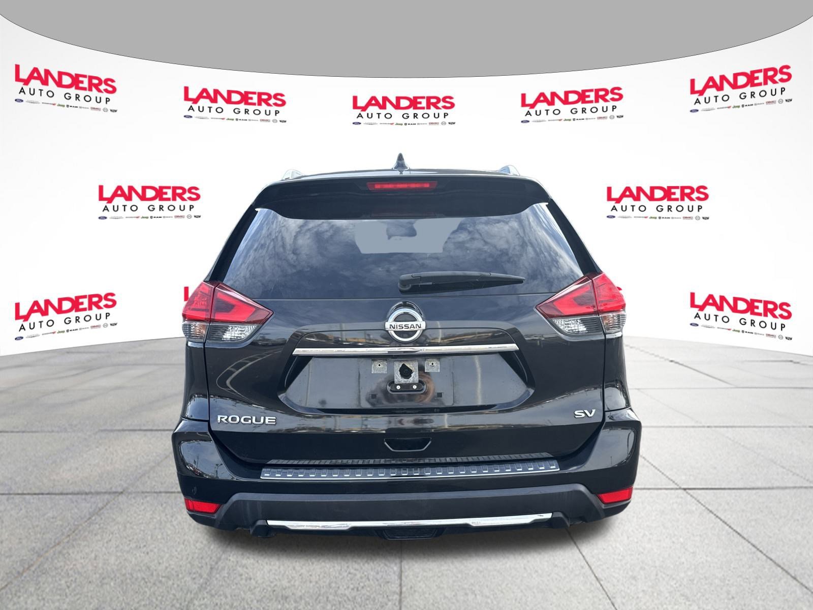 Used 2017 Nissan Rogue SV image 4
