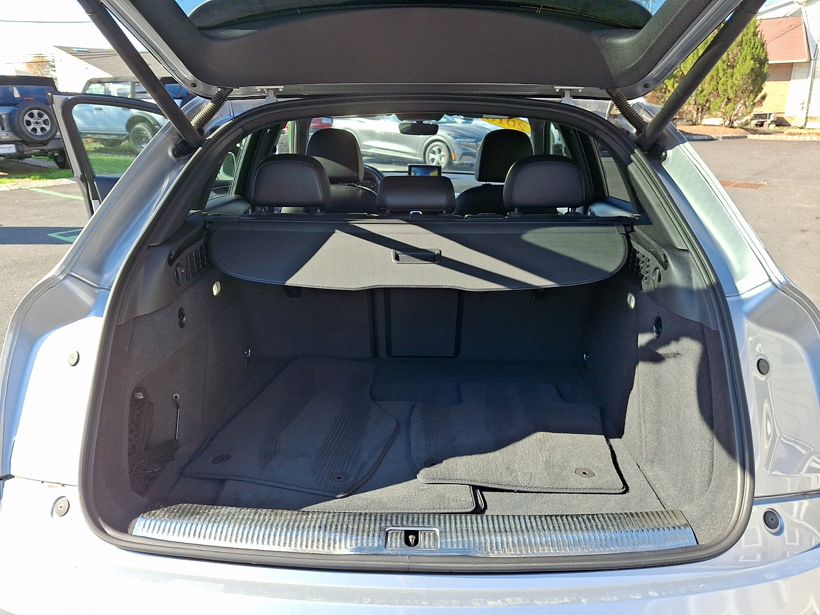 Used 2018 Audi Q3 2.0T Premium Plus w/ Premium Plus Package AWD/4WD image 29