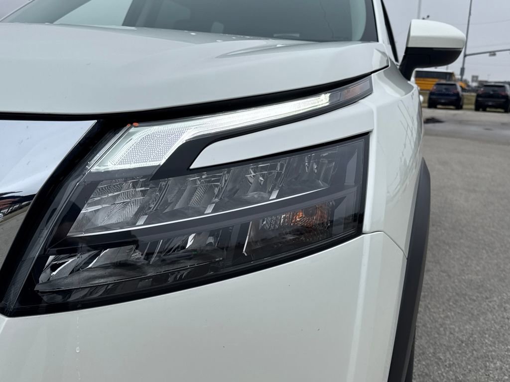 Used 2024 Nissan Pathfinder SV image 9