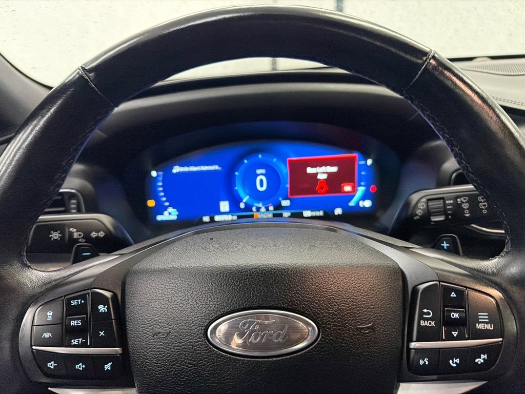Used 2020 Ford Explorer Platinum w/ Premium Technology Package AWD/4WD image 30