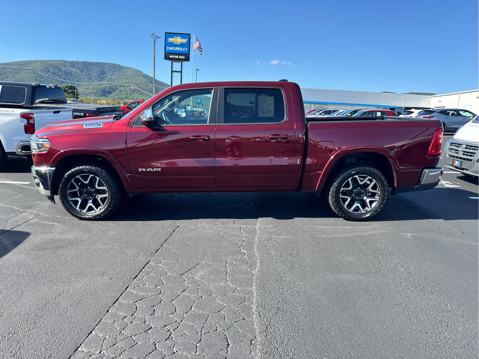 Used 2025 RAM 1500 Laramie AWD/4WD image 22