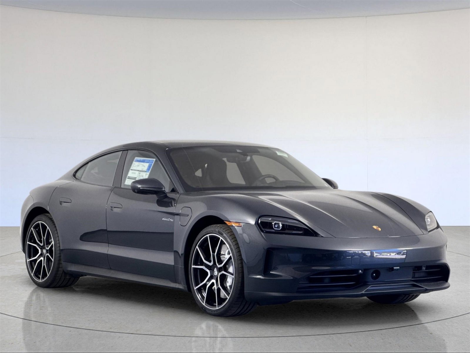 Used 2025 Porsche Taycan image 10