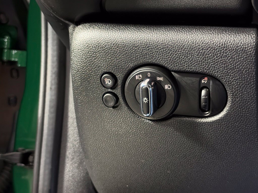 Certified 2024 MINI Cooper 4-Door Hardtop FWD image 28