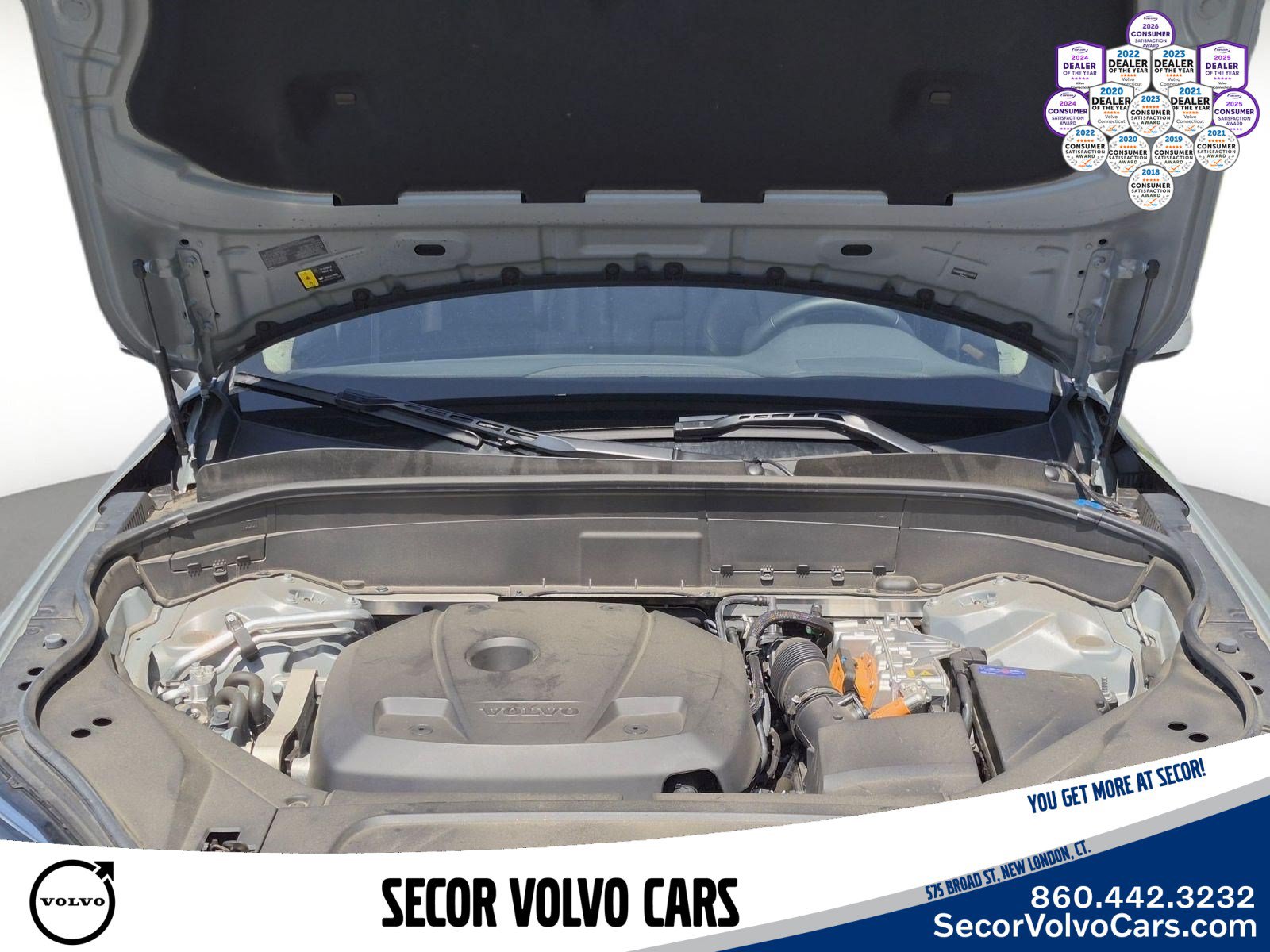 Certified 2025 Volvo XC90 T8 Plus w/ Protection Package Premier AWD/4WD image 29