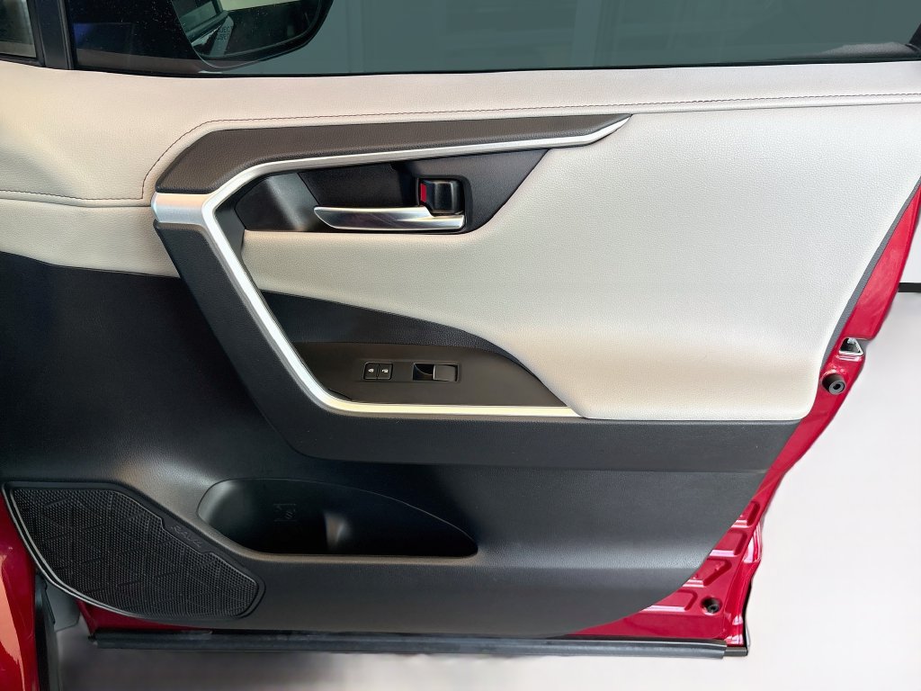 Certified 2021 Toyota RAV4 Limited FWD image 25