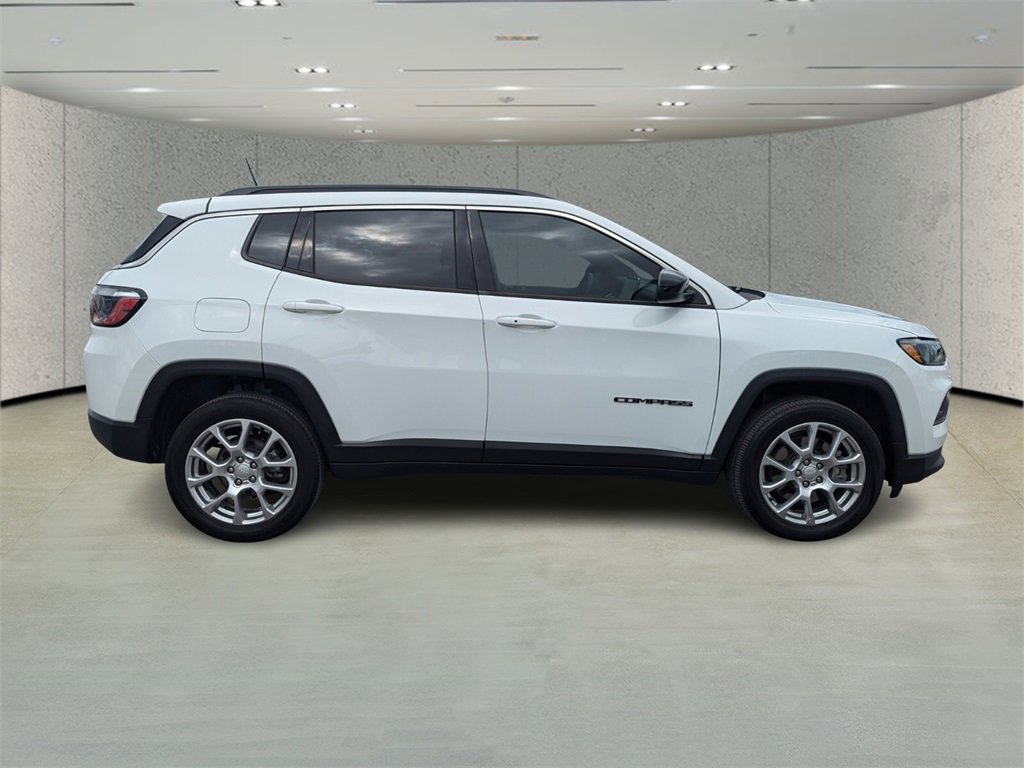Certified 2024 Jeep Compass Latitude image 2