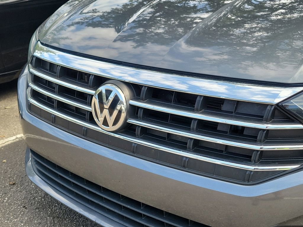 Used 2019 Volkswagen Jetta SE w/ Cold Weather Package FWD image 3
