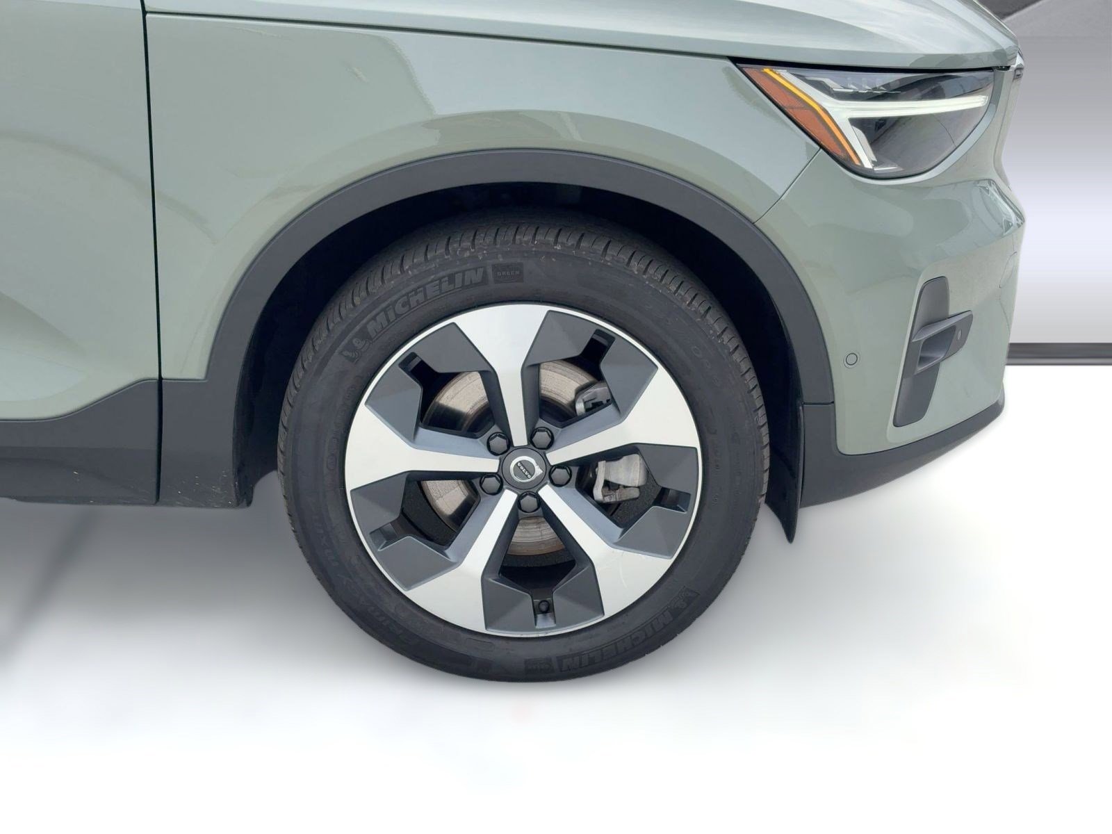 Certified 2025 Volvo XC40 B5 Plus image 11